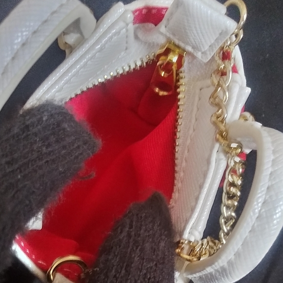 Samantha Thavasa Vega x Hello Kitty Azayle Sanrio Azel charm leather mini bag - Picture 7 of 8